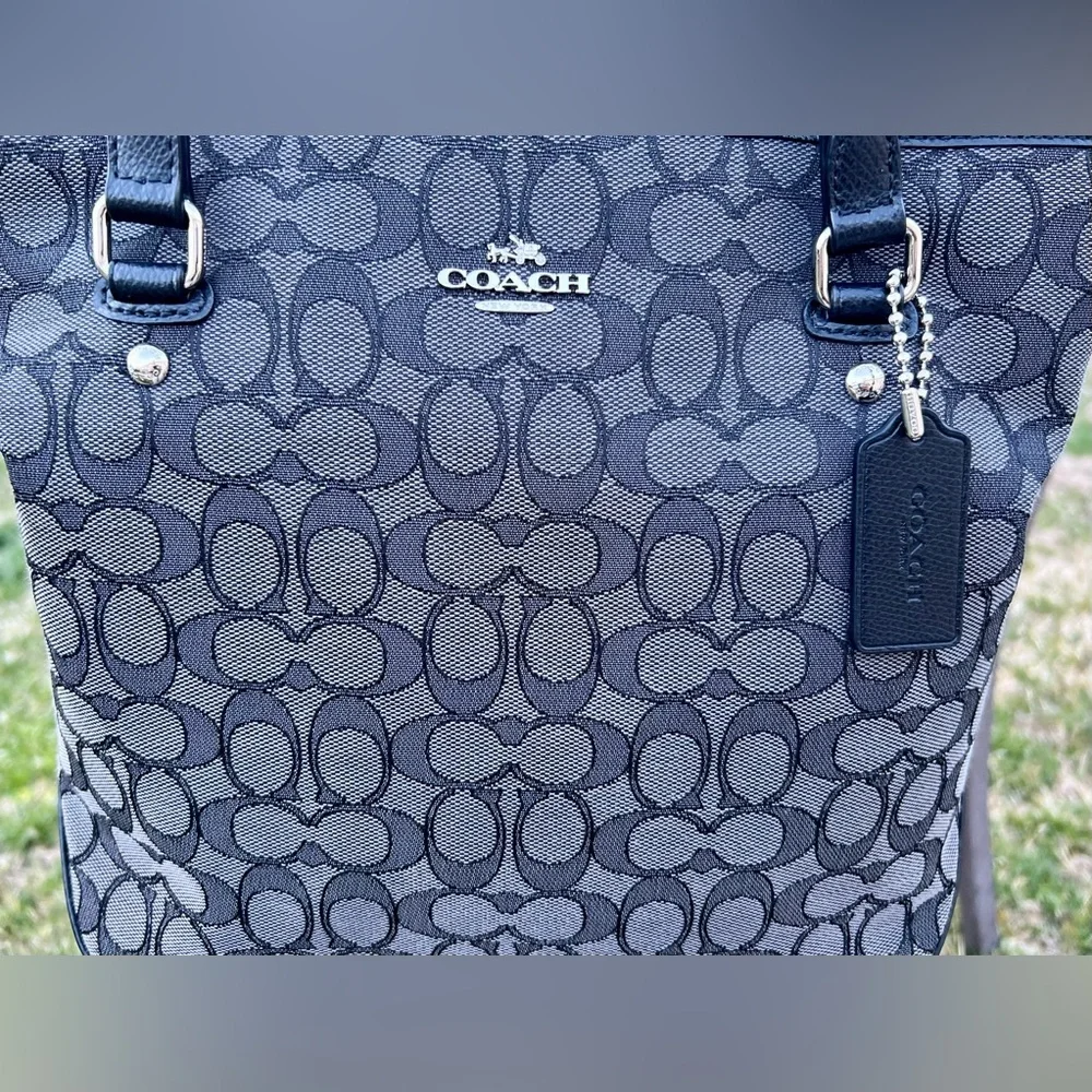 COACH Signature Tote/Bag - Picture 3 of 14